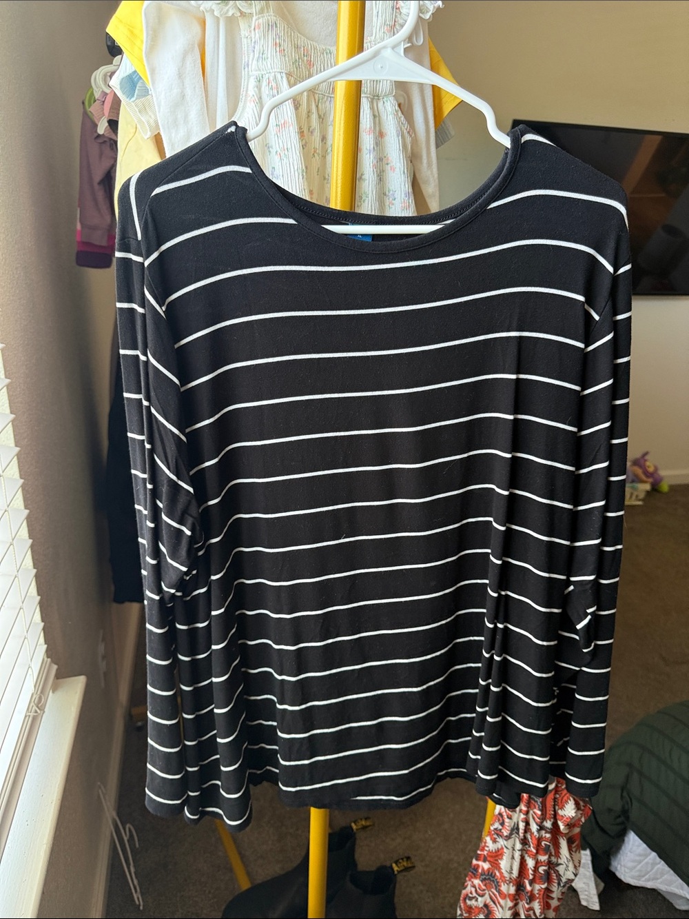 Old Navy Black and White Striped Long Sleeve Tee Top